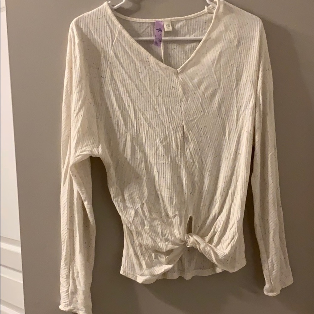 v-neck knotted shirt